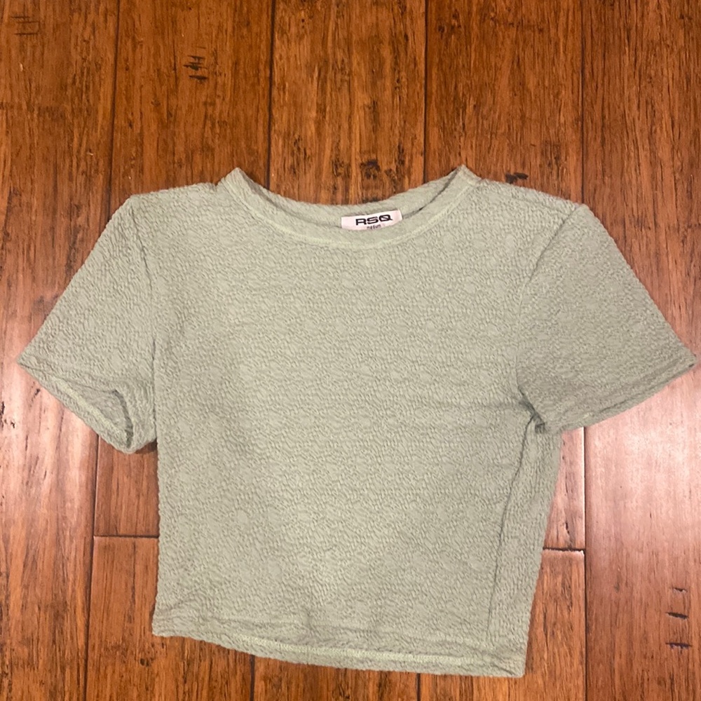 Tilly’s RSQ green cropped shirt
